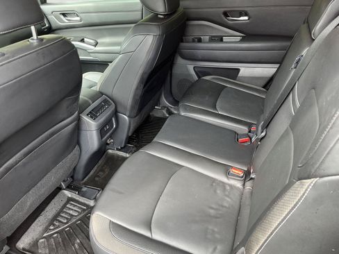 Used 2024 Nissan Pathfinder SL AWD/4WD image 14