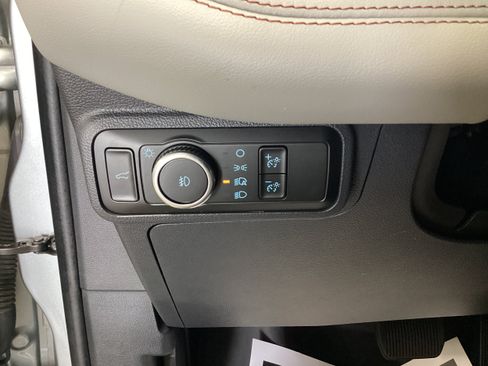 Used 2025 Ford Explorer Active w/ Active Comfort Package AWD/4WD image 19
