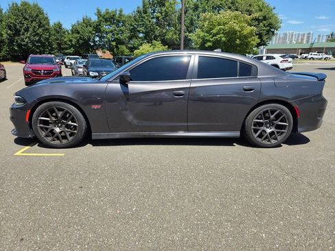 Used 2018 Dodge Charger R/T Scat Pack RWD image 4