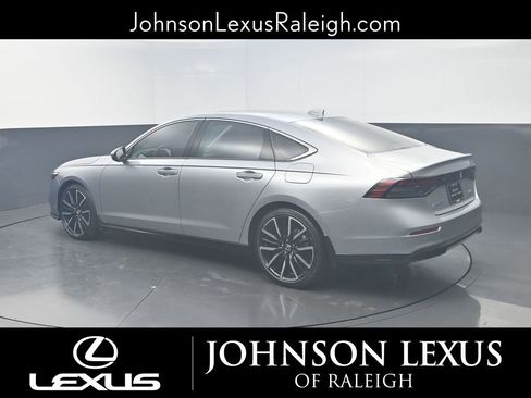 Used 2023 Honda Accord Touring image 7