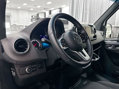 Used 2023 Mercedes-Benz Sprinter 144 Cargo image 10