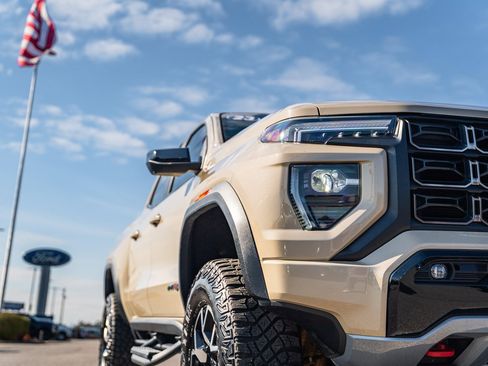 Used 2023 GMC Canyon AT4X image 12