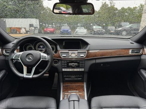 Used 2014 Mercedes-Benz E 550 4MATIC Sedan image 32