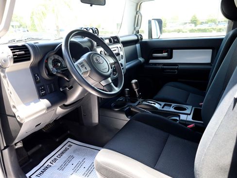 Used 2007 Toyota FJ Cruiser 4WD image 6