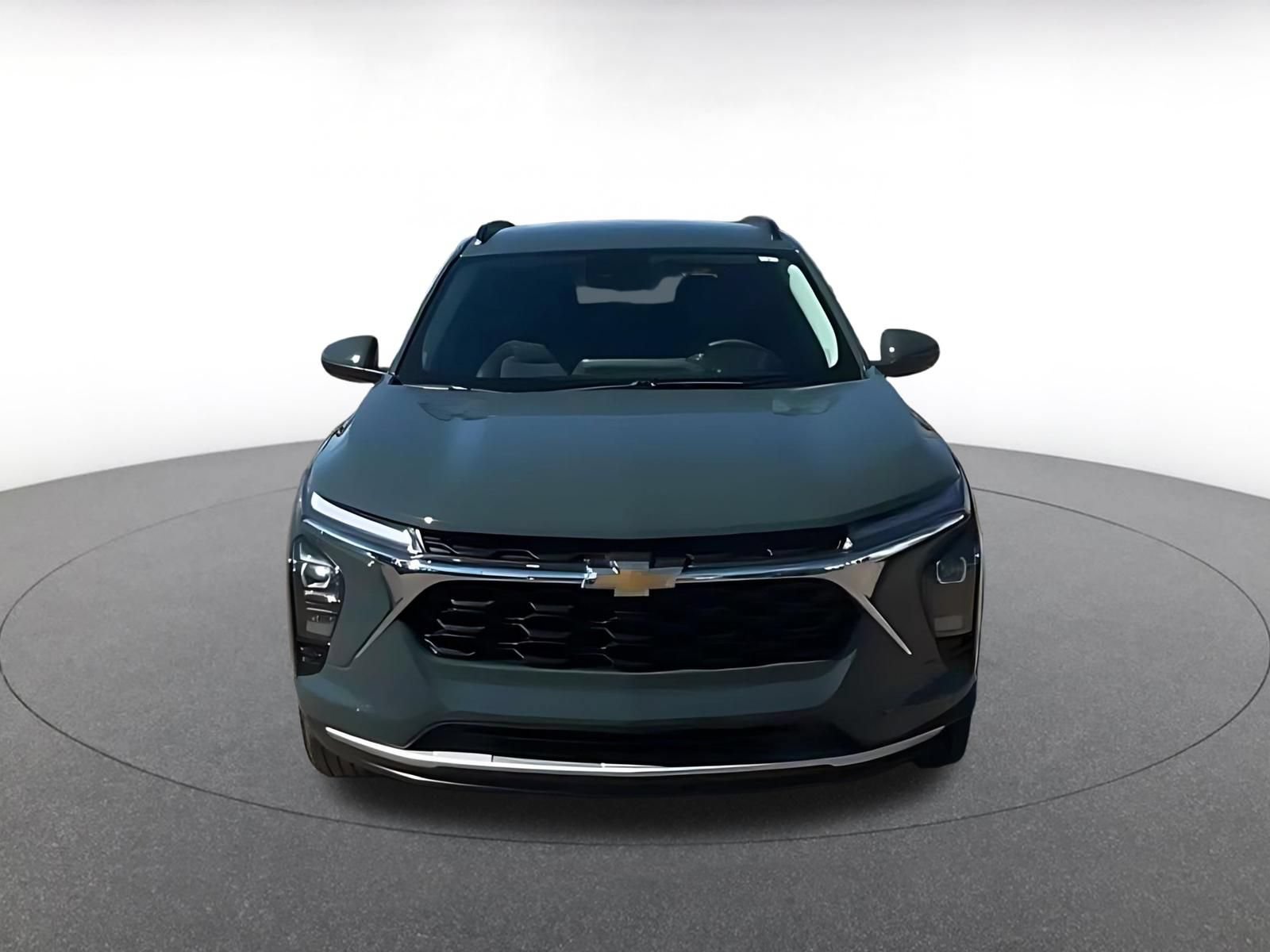 Used 2025 Chevrolet Trax LT FWD image 4