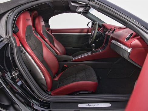 Used 2021 Porsche 718 Boxster Spyder RWD image 37