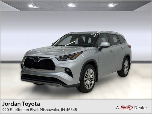 Used 2023 Toyota Highlander Platinum AWD/4WD image 1