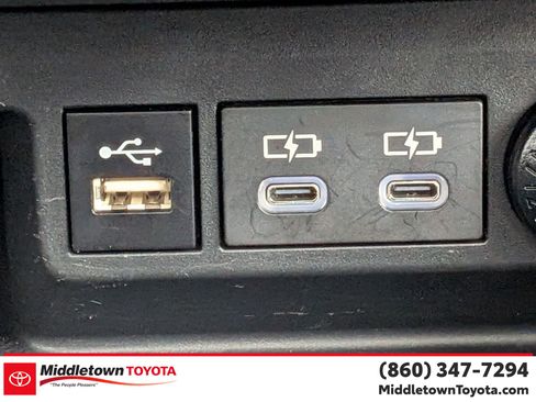 Certified 2024 Toyota Highlander XLE image 25