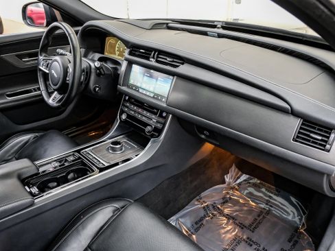Used 2017 Jaguar XF S image 12