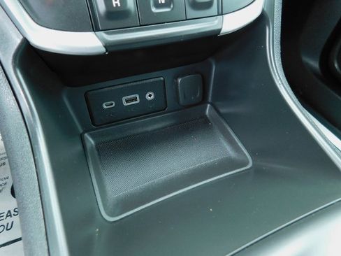 Used 2022 GMC Terrain SLE image 28