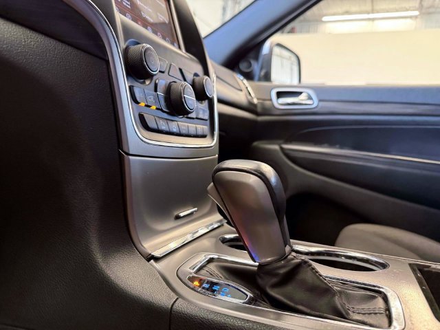Certified 2020 Jeep Grand Cherokee Laredo w/ Security & Convenience Group AWD/4WD image 28