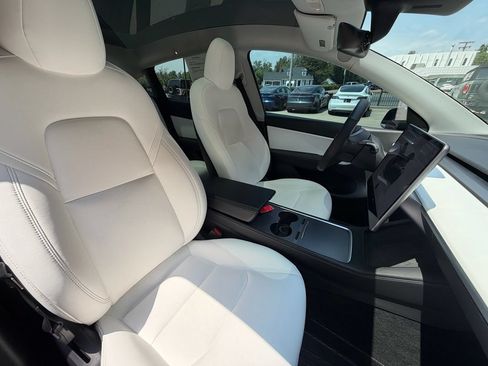 Used 2022 Tesla Model Y Long Range AWD/4WD image 4