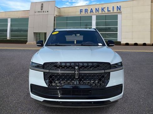 New 2025 Lincoln Navigator Reserve w/ Jet Appearance Package AWD/4WD image 2