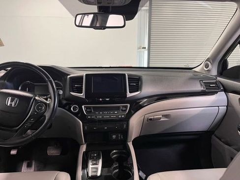 Used 2017 Honda Pilot Touring image 21