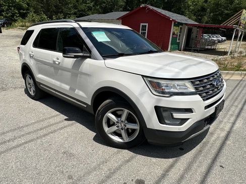 Used 2017 Ford Explorer XLT w/ Equipment Group 202A AWD/4WD image 1