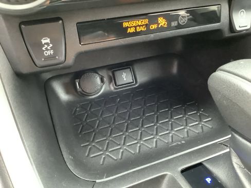 Used 2022 Toyota RAV4 XLE image 49