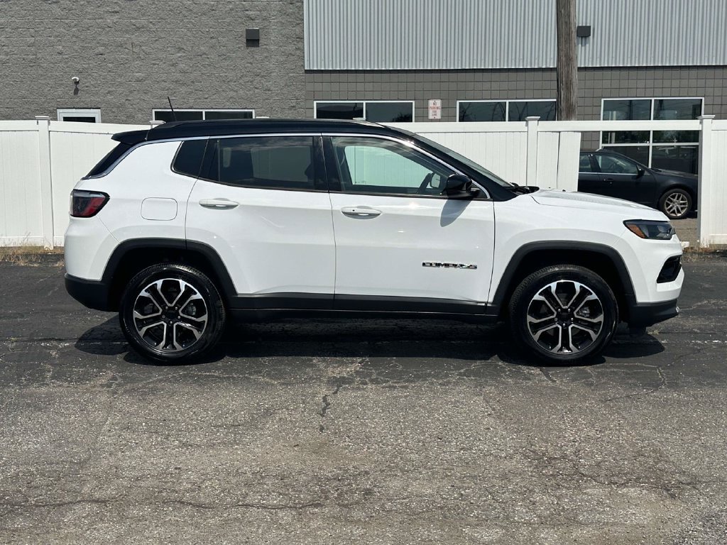 Used 2022 Jeep Compass Limited AWD/4WD image 2