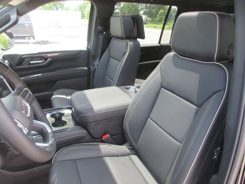 New 2026 GMC Yukon XL Elevation w/ Elevation Premium Package AWD/4WD image 11