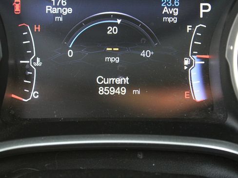 Certified 2018 Jeep Compass Latitude w/ Popular Equipment Group AWD/4WD image 2