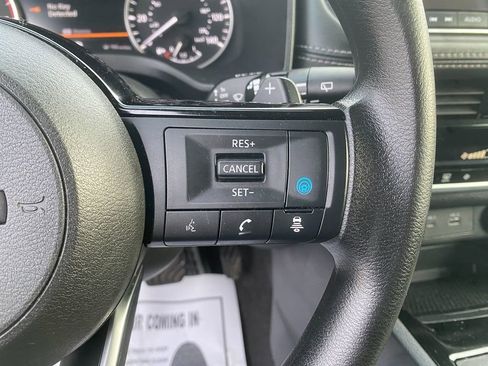 Used 2022 Nissan Rogue SV image 17