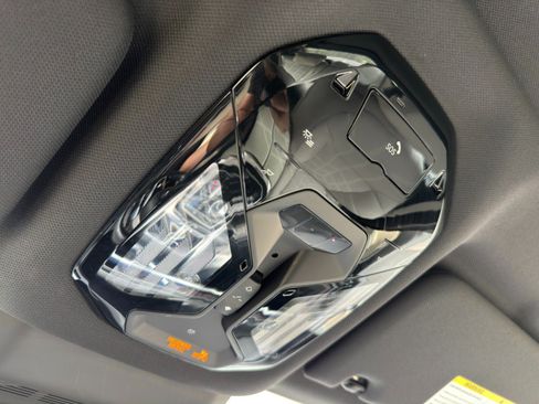 Used 2023 BMW i7 xDrive60 AWD/4WD image 41