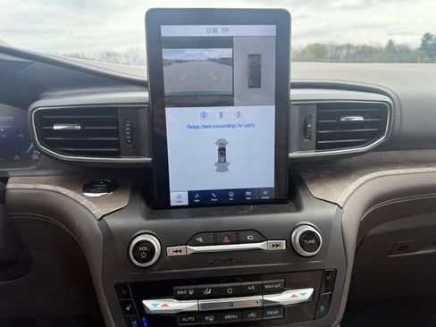 Used 2020 Ford Explorer Platinum w/ Premium Technology Package image 12