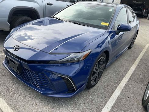 Used 2025 Toyota Camry XSE FWD image 2