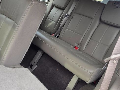 Used 2013 Lincoln Navigator 4WD image 18