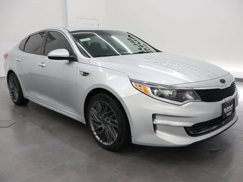 Used 2017 Kia Optima LX FWD image 2