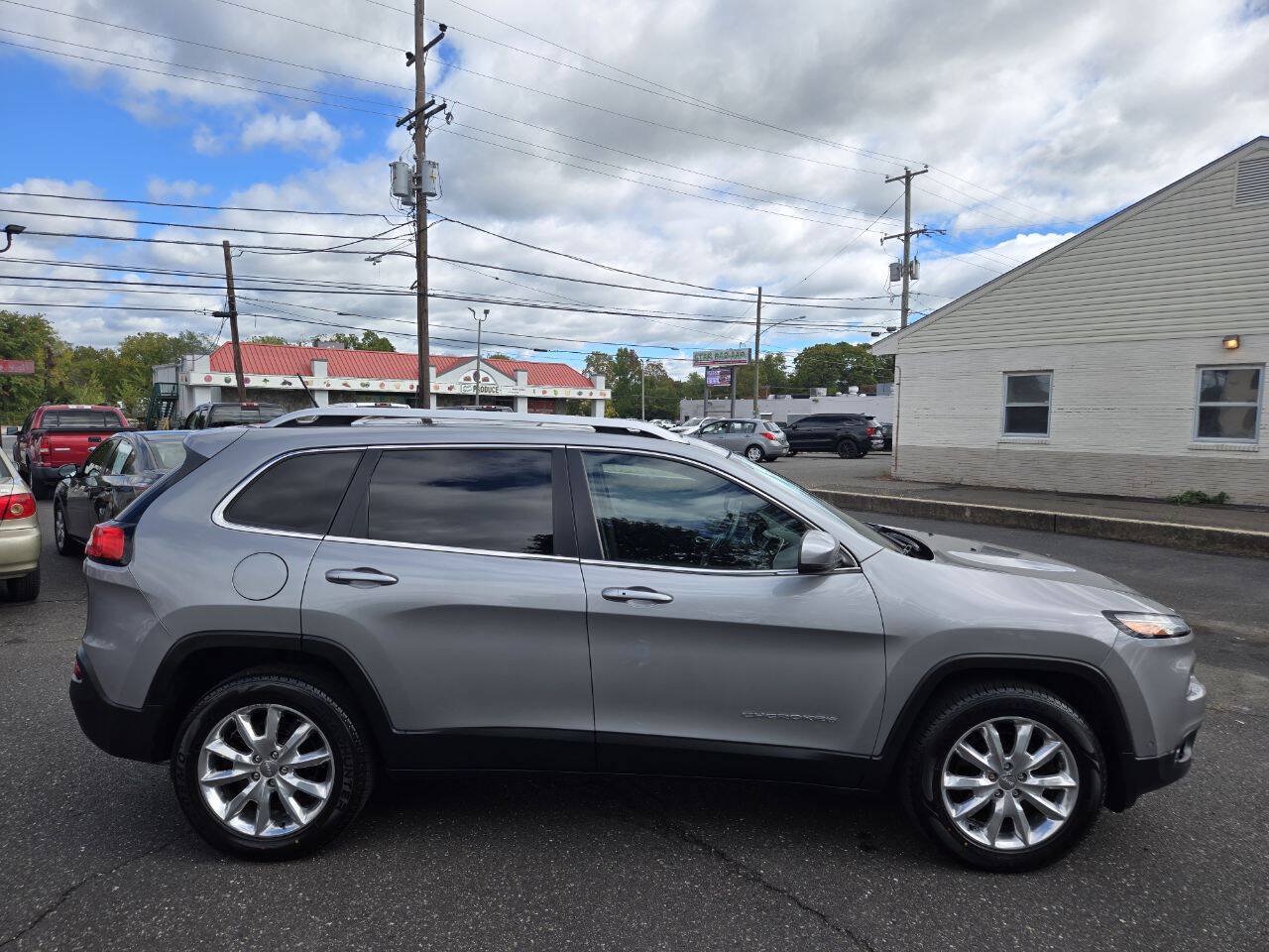 Used 2015 Jeep Cherokee Limited w/ Technology Group AWD/4WD image 5