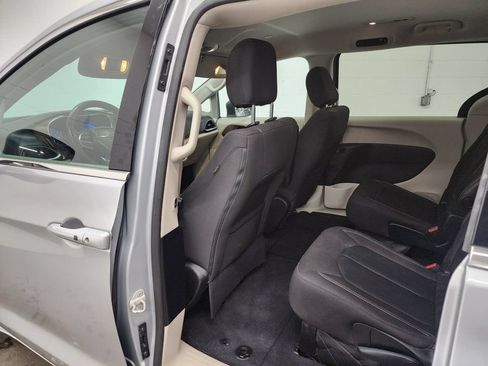 Used 2023 Chrysler Voyager LX FWD image 21