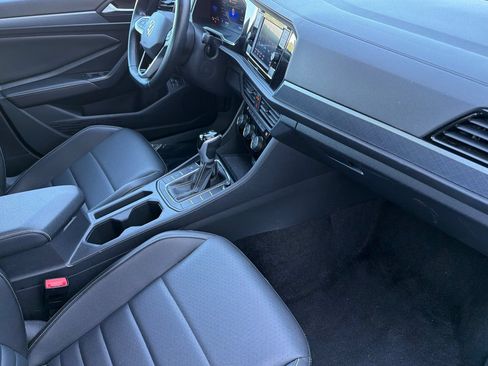 Used 2024 Volkswagen Jetta SE FWD image 14