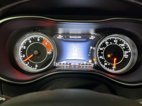 Used 2019 Jeep Cherokee Limited image 21