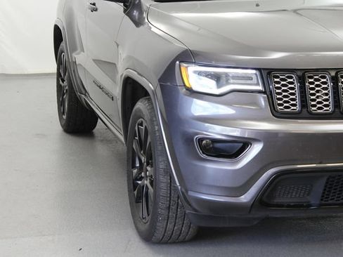 Used 2020 Jeep Grand Cherokee Altitude AWD/4WD image 4