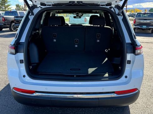 New 2025 Jeep Grand Cherokee Laredo X w/ Luxury Tech Group I image 14