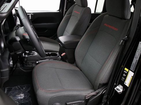 Used 2025 Jeep Wrangler Unlimited Rubicon image 9