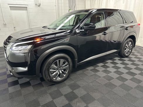 Used 2025 Nissan Pathfinder S AWD/4WD image 5