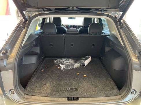 Used 2025 Volkswagen Tiguan SE image 23