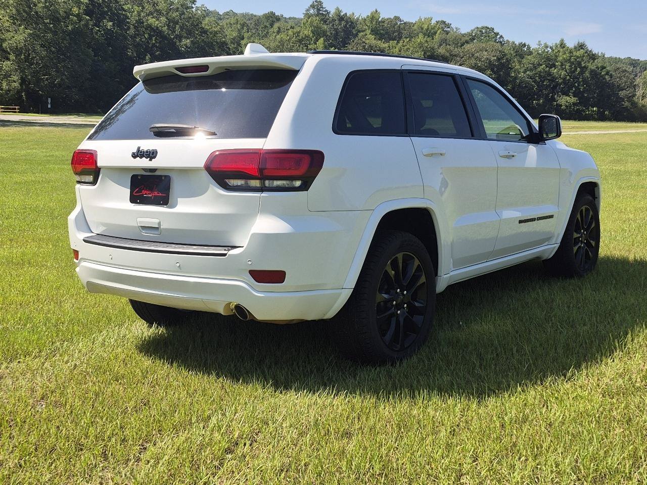 Used 2022 Jeep Grand Cherokee Laredo X RWD image 9