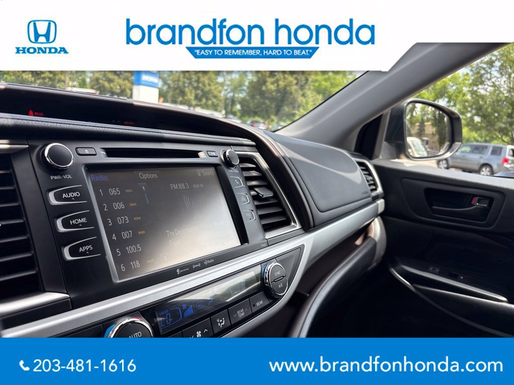 Used 2017 Toyota Highlander Plus AWD/4WD image 18