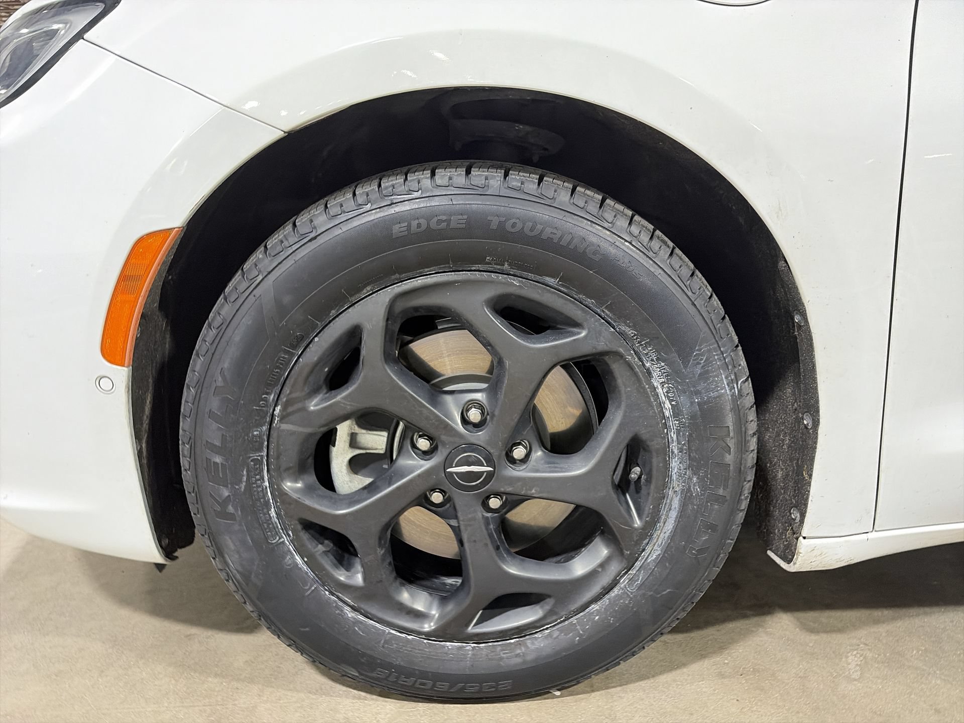 Used 2024 Chrysler Pacifica Premium FWD image 35