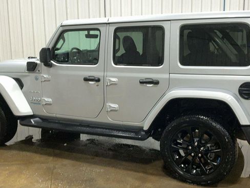 Used 2022 Jeep Wrangler Unlimited Sahara w/ Cold Weather Group image 7