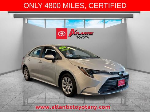 Certified 2025 Toyota Corolla LE FWD image 1