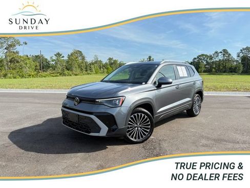 Used 2025 Volkswagen Taos SE FWD image 1