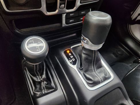 Used 2022 Jeep Wrangler Unlimited Sahara w/ Cold Weather Group AWD/4WD image 24