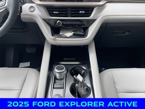 New 2025 Ford Explorer Active w/ Active Comfort Package image 11
