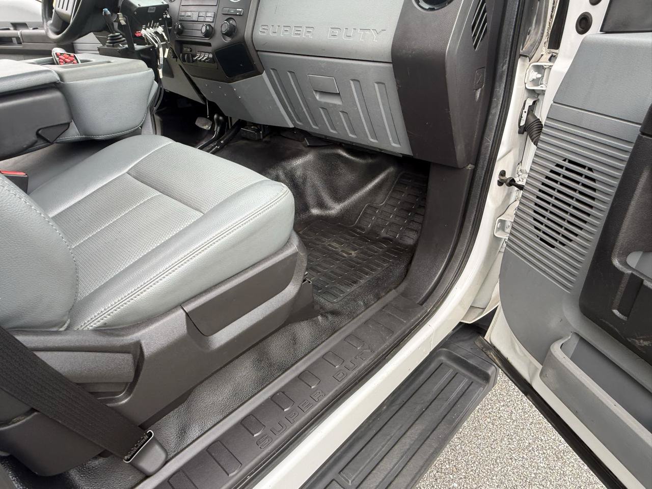 Used 2016 Ford F550 4x4 Regular Cab Super Duty image 23