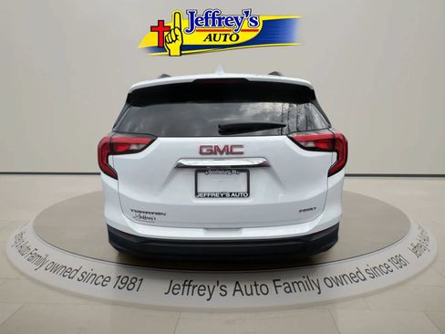 Used 2018 GMC Terrain SLE w/ Driver Convenience Package AWD/4WD image 2