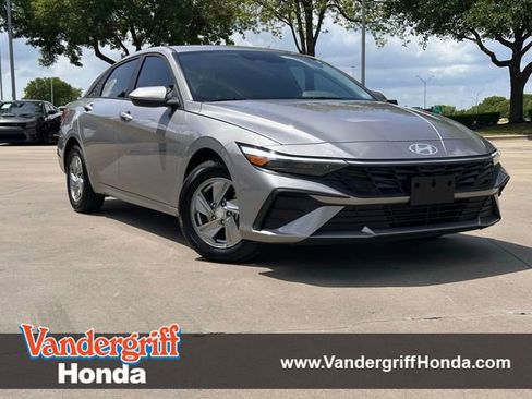 Used 2026 Hyundai Elantra SE FWD image 1