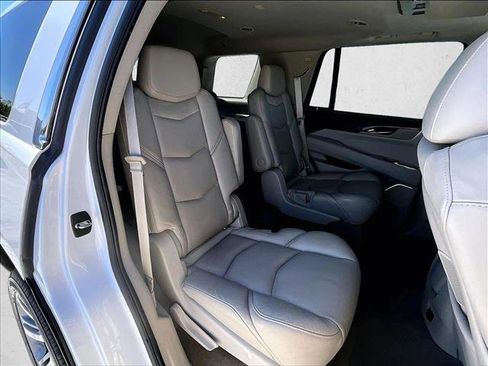 Used 2017 Cadillac Escalade Luxury image 29